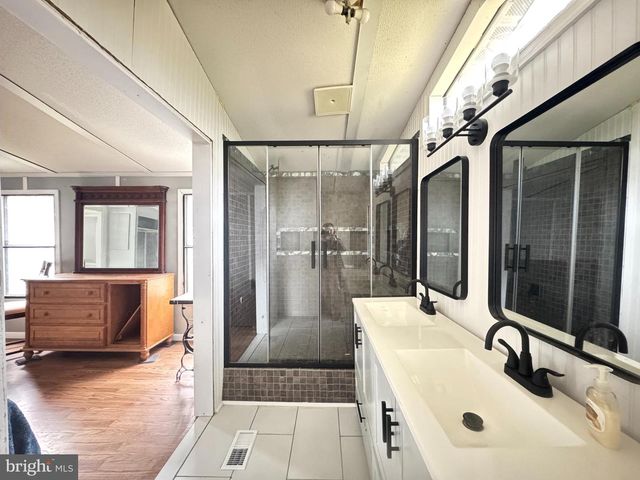 819 LESWOOD, Dundalk, MD 21222