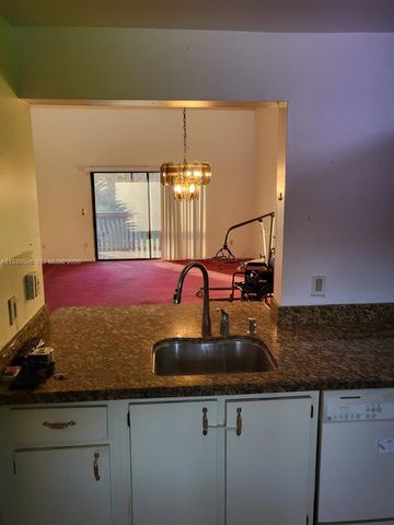 302 E Lakeview Dr E 302, Royal Palm Beach, FL 33411