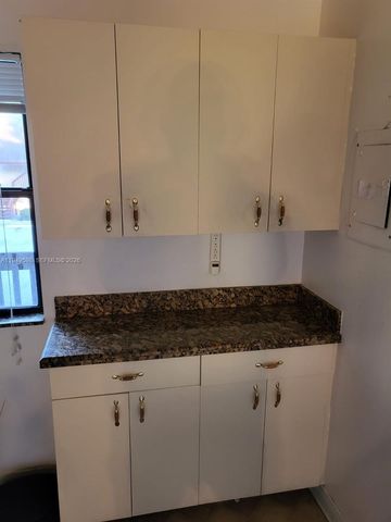 302 E Lakeview Dr E 302, Royal Palm Beach, FL 33411