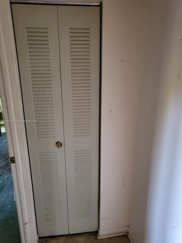 302 E Lakeview Dr E 302, Royal Palm Beach, FL 33411