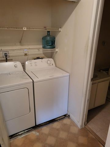 302 E Lakeview Dr E 302, Royal Palm Beach, FL 33411