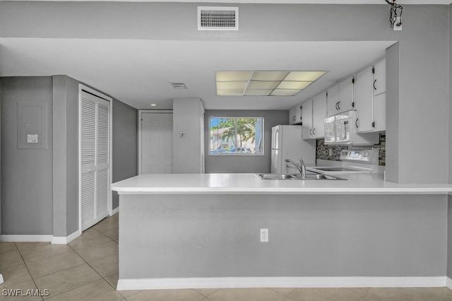 2360 Naples Trace CIR 2, Naples, FL 34109