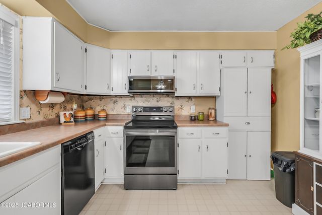 1031 CAROUSEL DRIVE, Jefferson City, MO 65101