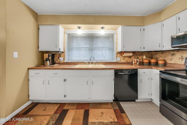 1031 CAROUSEL DRIVE, Jefferson City, MO 65101