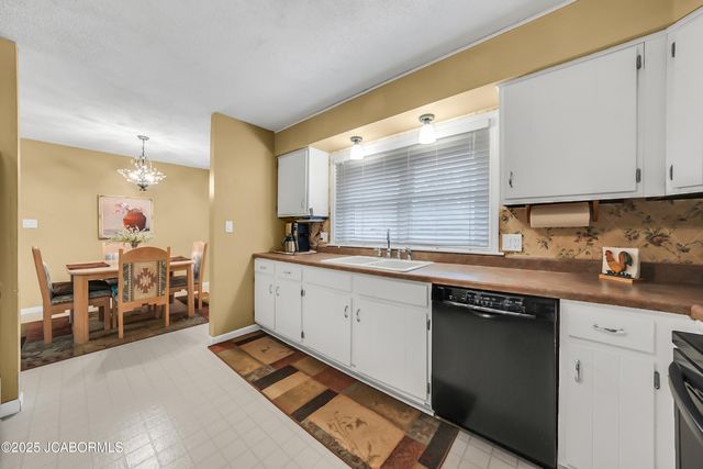 1031 CAROUSEL DRIVE, Jefferson City, MO 65101