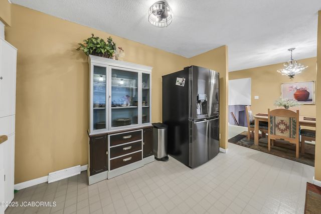 1031 CAROUSEL DRIVE, Jefferson City, MO 65101