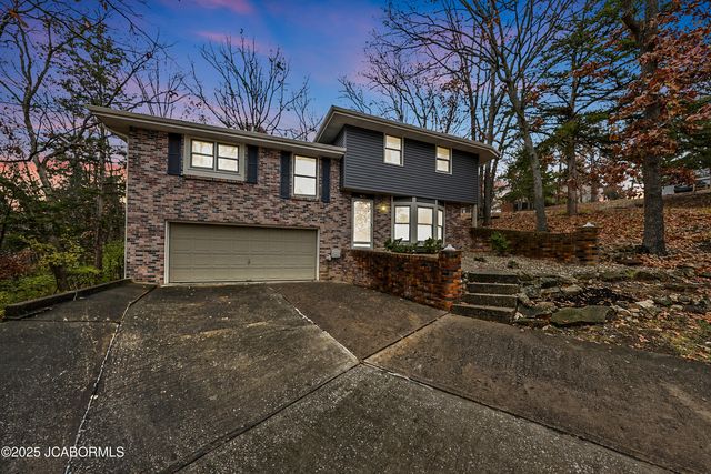 1031 CAROUSEL DRIVE, Jefferson City, MO 65101