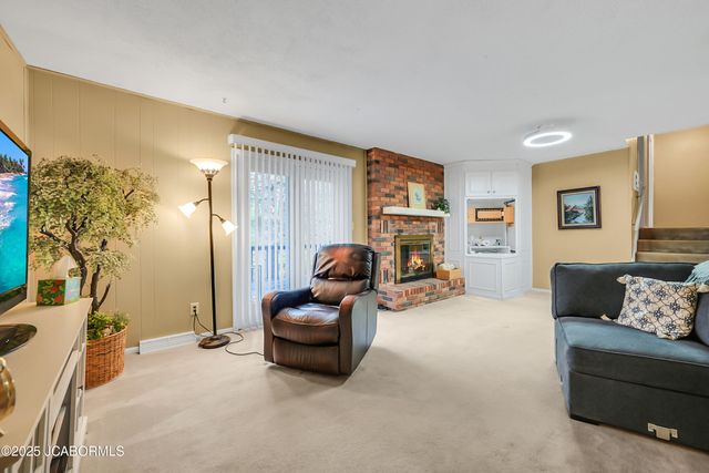 1031 CAROUSEL DRIVE, Jefferson City, MO 65101