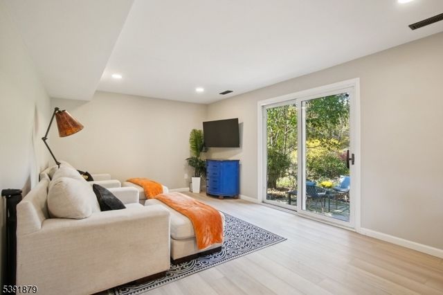 223 Chaucer Dr, Berkeley Heights Twp., NJ 07922