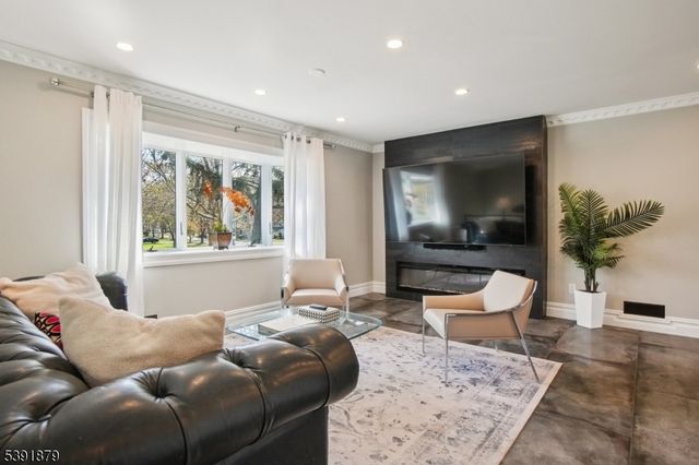 223 Chaucer Dr, Berkeley Heights Twp., NJ 07922