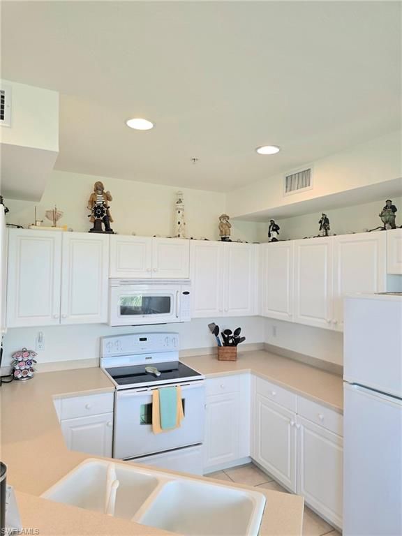 Image 26 of property listing at 4015 Palm Tree BLVD 304, Cape Coral, FL 33904