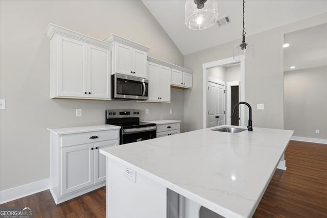 140 Overland Way, Gray, GA 31032