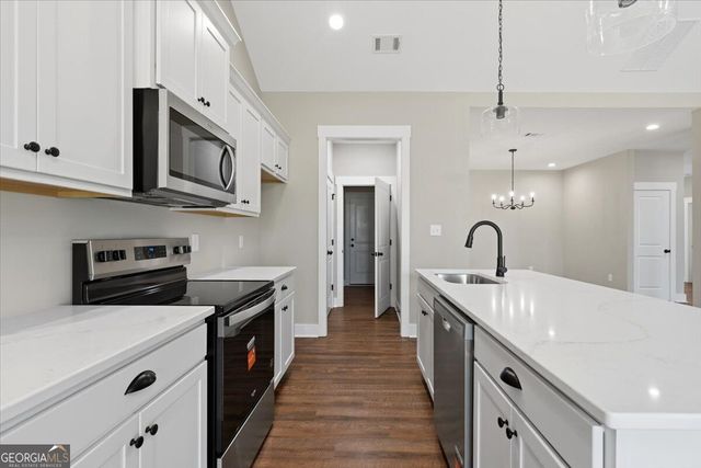 140 Overland Way, Gray, GA 31032