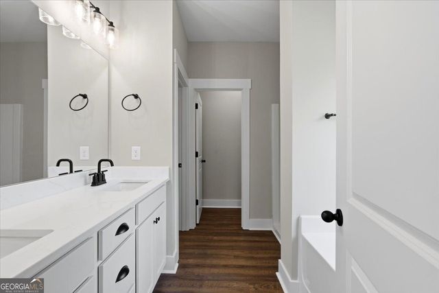 140 Overland Way, Gray, GA 31032
