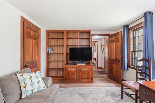 10 Lenway Rd, Newbury, MA 01922