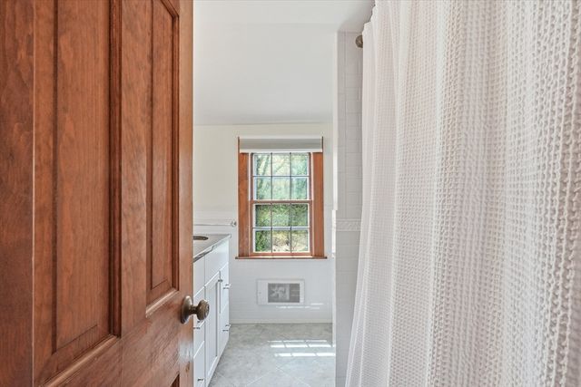 10 Lenway Rd, Newbury, MA 01922