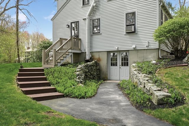 10 Lenway Rd, Newbury, MA 01922