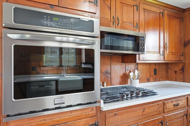 10 Lenway Rd, Newbury, MA 01922