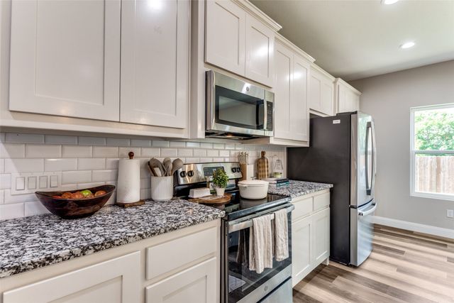 108 Magnolia Estates St, Crowley, TX 76036