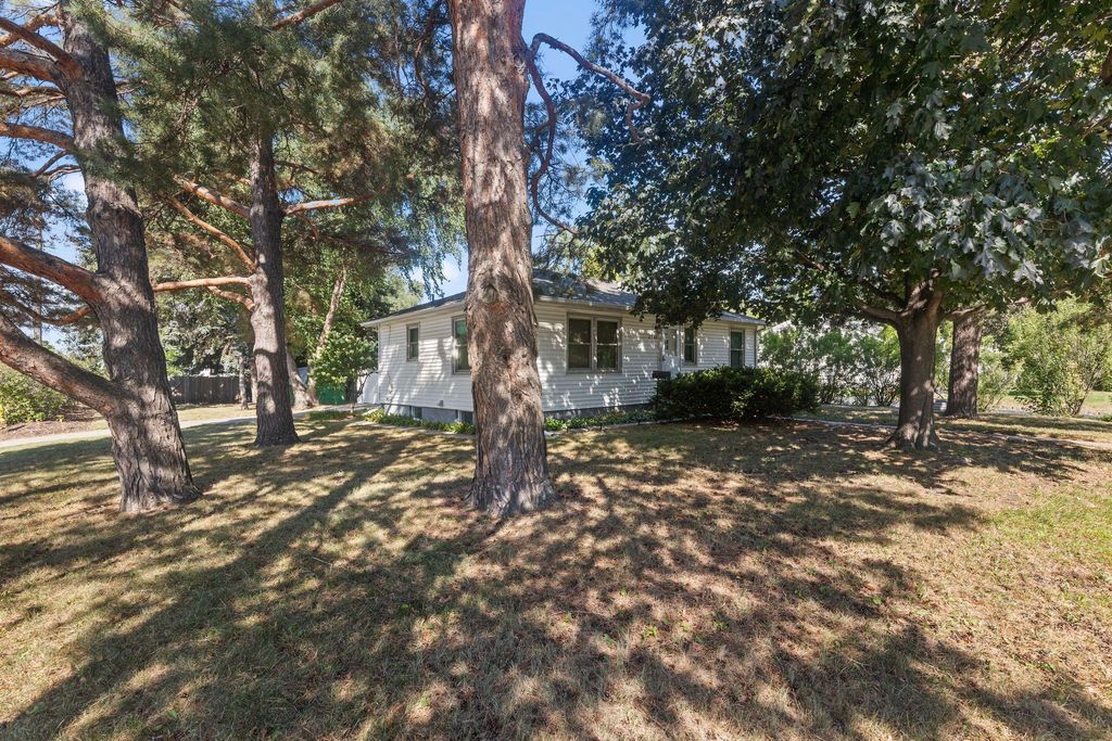 8542 3rd Avenue S, Bloomington, MN 55420 — photo 2