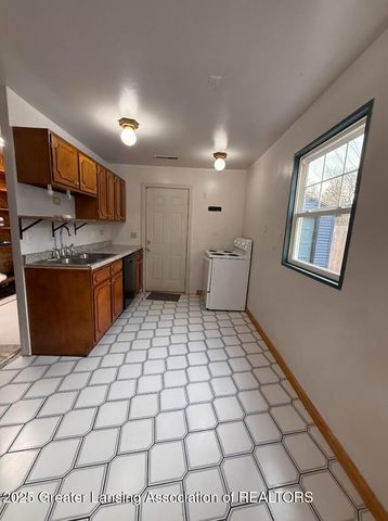 1321 Pompton Circle, Lansing, MI 48910