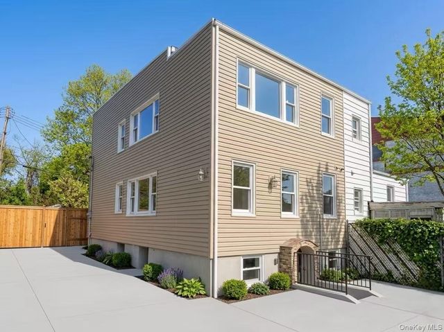 5752 75th Street, Middle Village, NY 11379