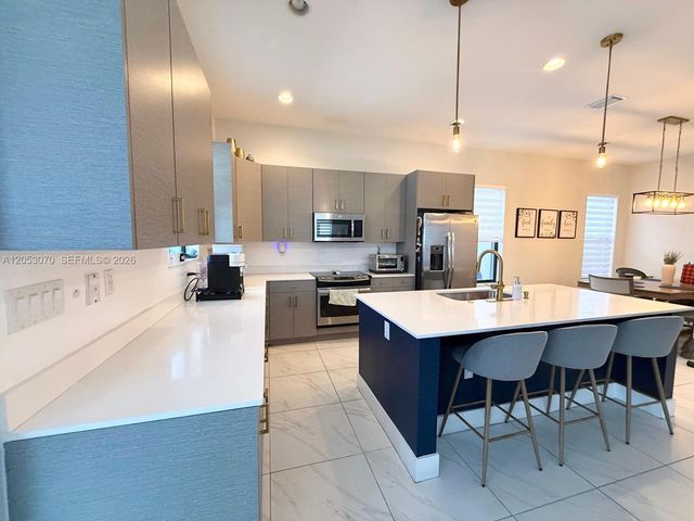 3258 W 99th Pl, Hialeah, FL 33018
