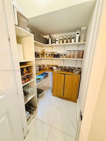 3258 W 99th Pl, Hialeah, FL 33018