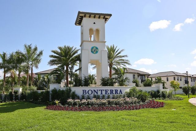 3258 W 99th Pl, Hialeah, FL 33018