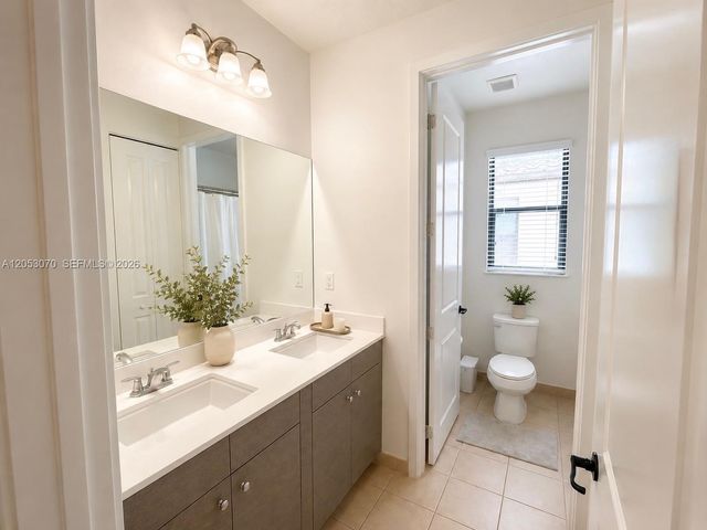 3258 W 99th Pl, Hialeah, FL 33018