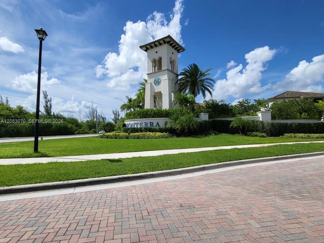 3258 W 99th Pl, Hialeah, FL 33018