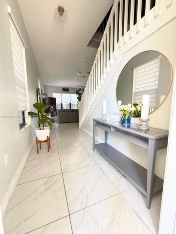 3258 W 99th Pl, Hialeah, FL 33018