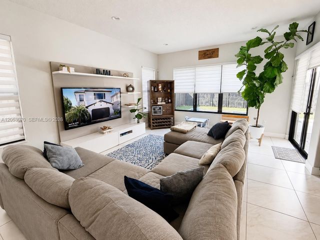 3258 W 99th Pl, Hialeah, FL 33018