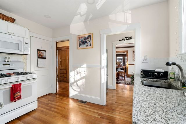 105 Poplar St 1, Watertown, MA 02472