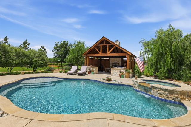 500 Sutherland Crescent, Northlake, TX 76247