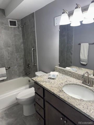 3082 S Wheeling Way 211, Aurora, CO 80014