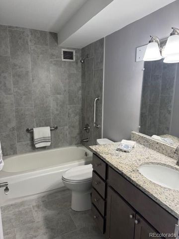 3082 S Wheeling Way 211, Aurora, CO 80014