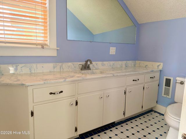 210 N Harvey Street, Washington, NC 27889