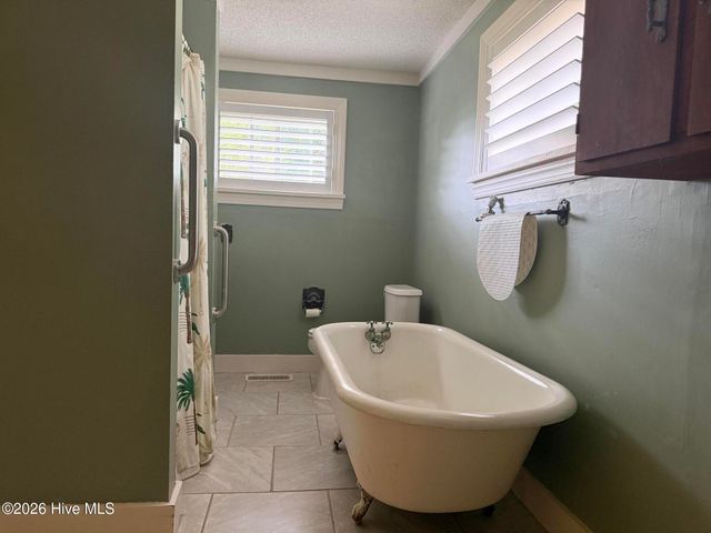 210 N Harvey Street, Washington, NC 27889