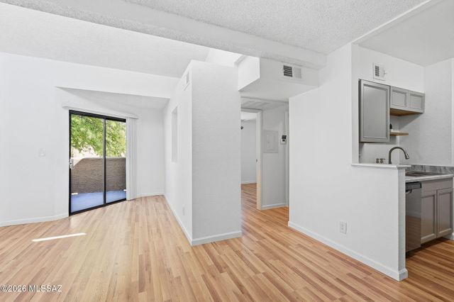 1745 E Glenn St Apt 203, Tucson, AZ 85719
