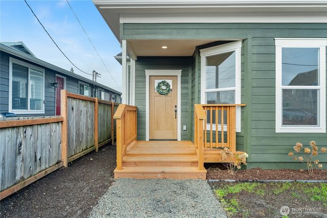 915 Eklund Avenue, Hoquiam, WA 98550