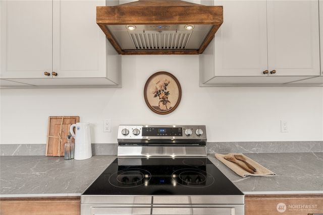 915 Eklund Avenue, Hoquiam, WA 98550