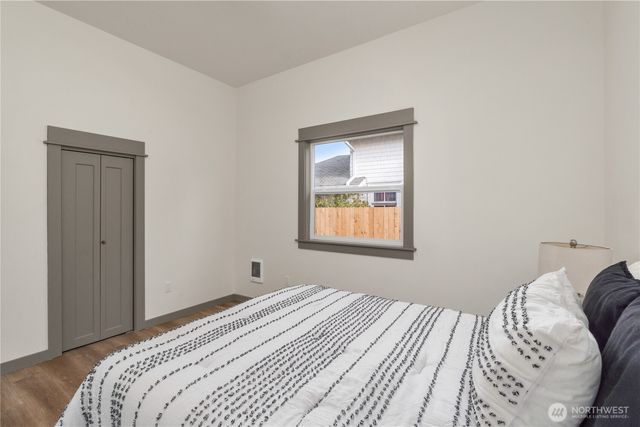 915 Eklund Avenue, Hoquiam, WA 98550