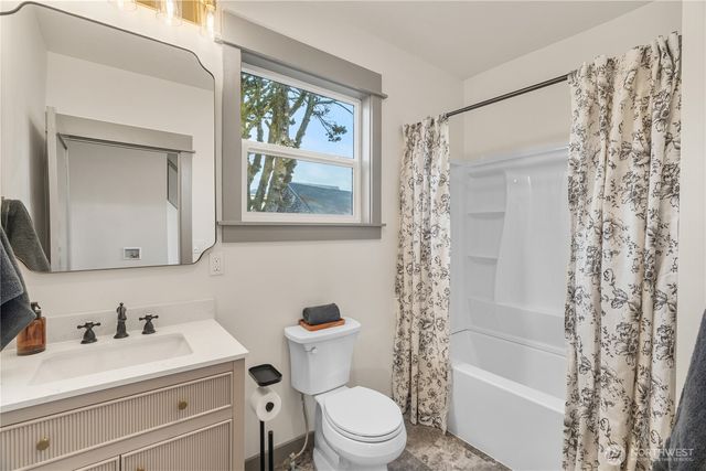 915 Eklund Avenue, Hoquiam, WA 98550