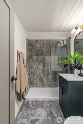 915 Eklund Avenue, Hoquiam, WA 98550