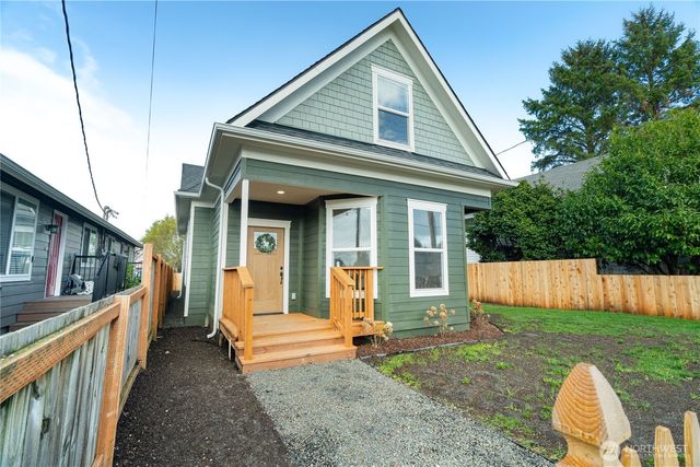 915 Eklund Avenue, Hoquiam, WA 98550