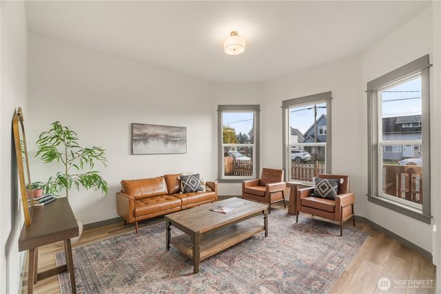 915 Eklund Avenue, Hoquiam, WA 98550