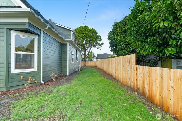 915 Eklund Avenue, Hoquiam, WA 98550