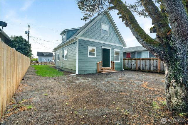915 Eklund Avenue, Hoquiam, WA 98550