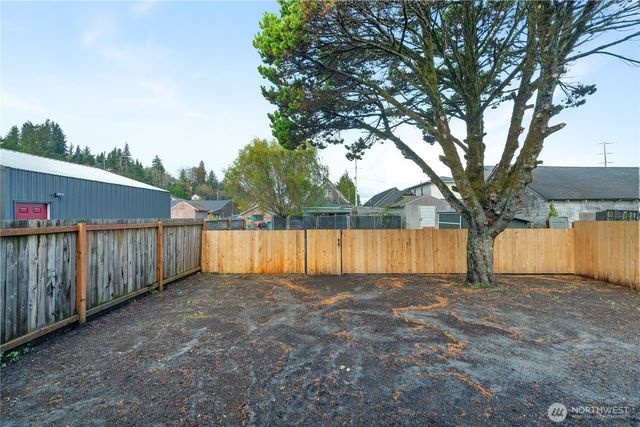 915 Eklund Avenue, Hoquiam, WA 98550